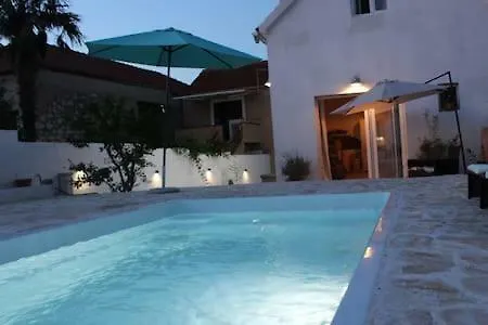 Kuca Za Odmor Laurus بيت للعطل